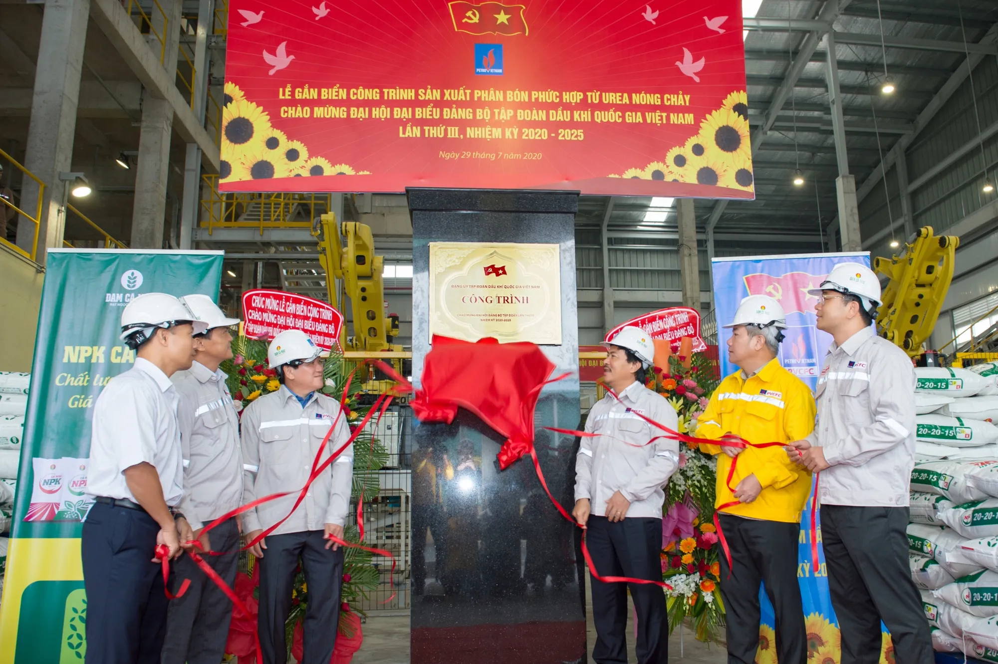 pvcfc to chuc le gan bien cong trinh san xuat phan bon phuc hop tu urea nong chay cong suat 300000 tannam