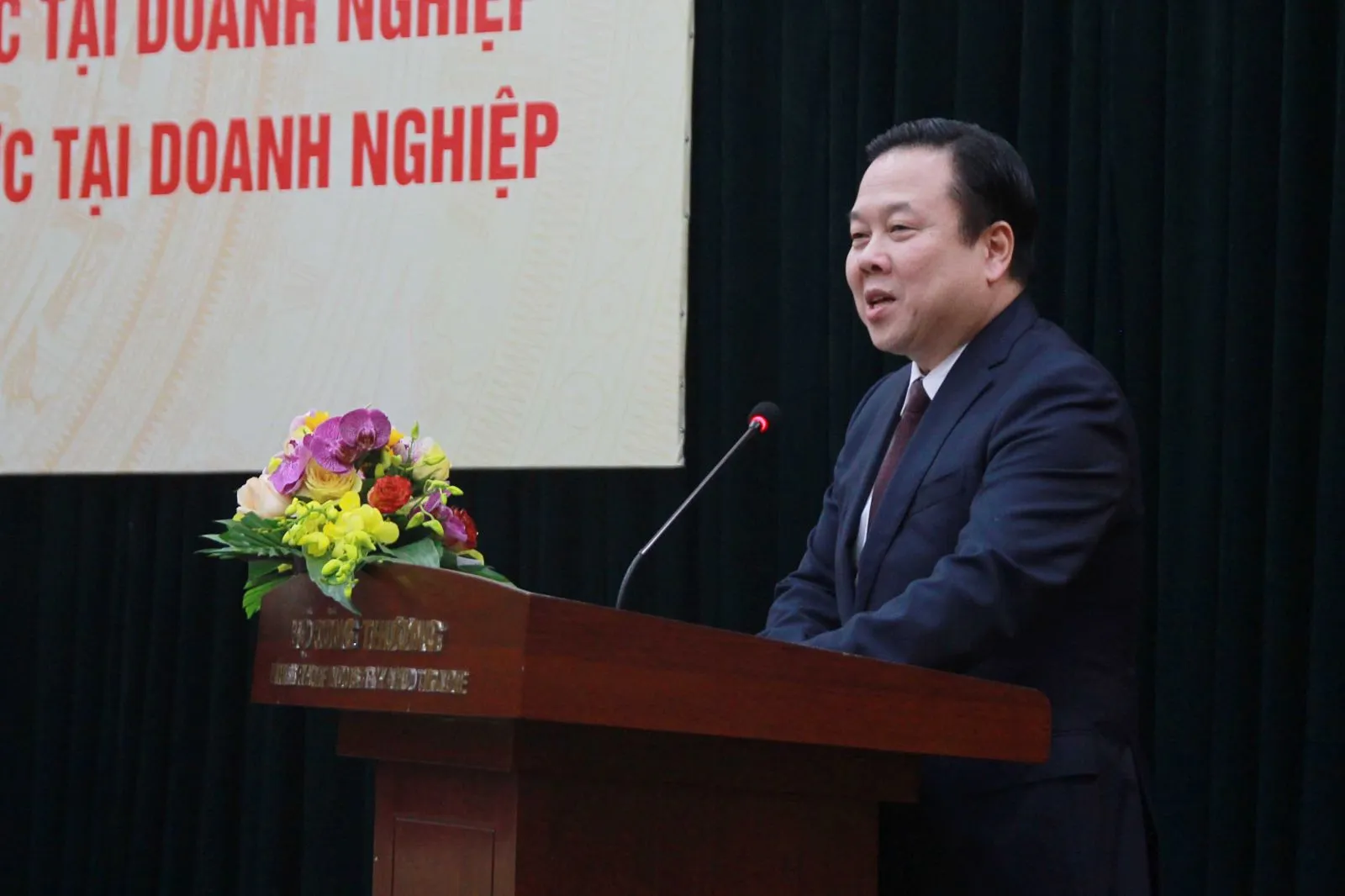 Ủy ban Quản lý vốn nhà nước tại doanh nghiệp đã chủ động phối hợp với Bộ Công Thương và các doanh nghiệp để triển khai thực hiện chức năng của mình Ủy ban Quản lý vốn nhà nước tại doanh nghiệp đã chủ động phối hợp với Bộ Công Thương và các doanh nghiệp để triển khai thực hiện chức năng của mình
